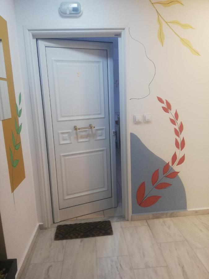 Maria'S Studio No1 In Heraklion/Wifi/Ac Bagian luar foto